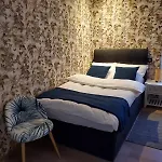 Mirka & Franck Aircon Clim, Chic, Garage & Parking Free Included