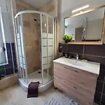 Mirka & Franck Aircon Clim, Chic, Garage & Parking Free Included Apartman