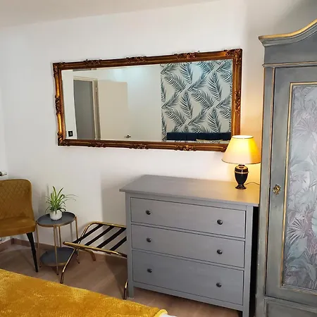 Apartament Mirka & Franck Aircon Clim, Chic, Garage & Parking Free Included *