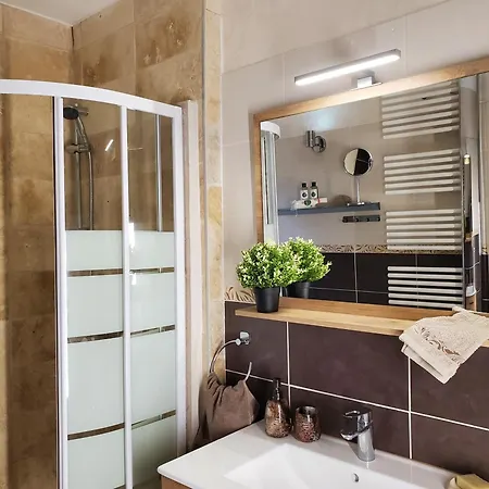 Mirka & Franck Aircon Clim, Chic, Garage & Parking Free Included Apartman *