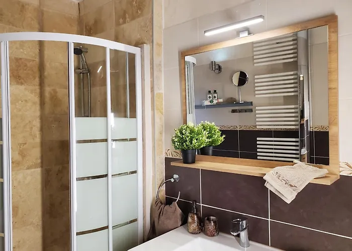 Mirka & Franck Aircon Clim, Chic, Parking Free, Avantages Packs Bookables Daire *